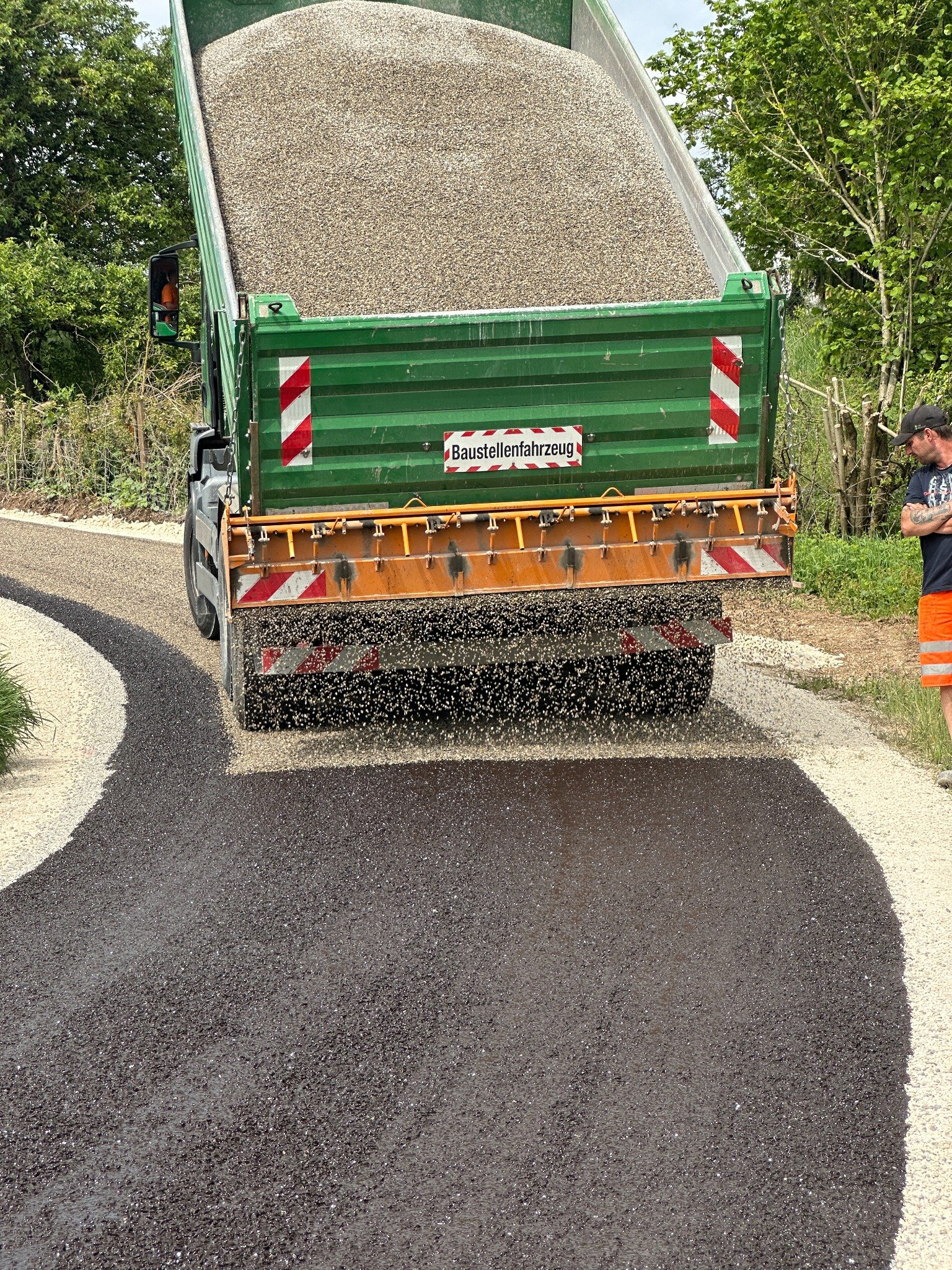 Abstreuen 1 Lage mit Fallstreuer